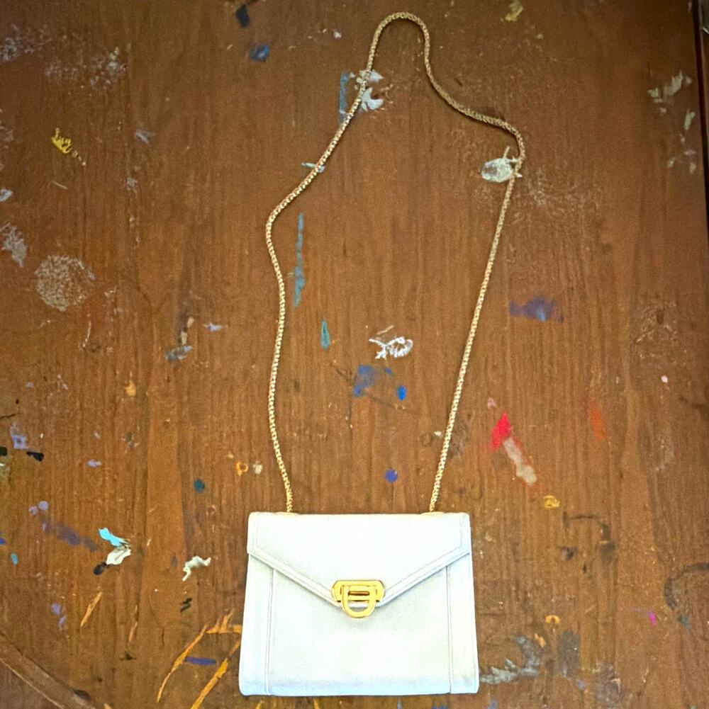 Frenchy of California Women’s White Small Shoulder Bag Twist Lock Gold Chain